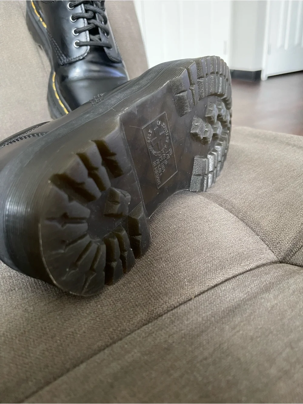 Dr. Martens UnisexBlack Leather Platform Casual Shoes Black/Polish Smooth 7W, 6M